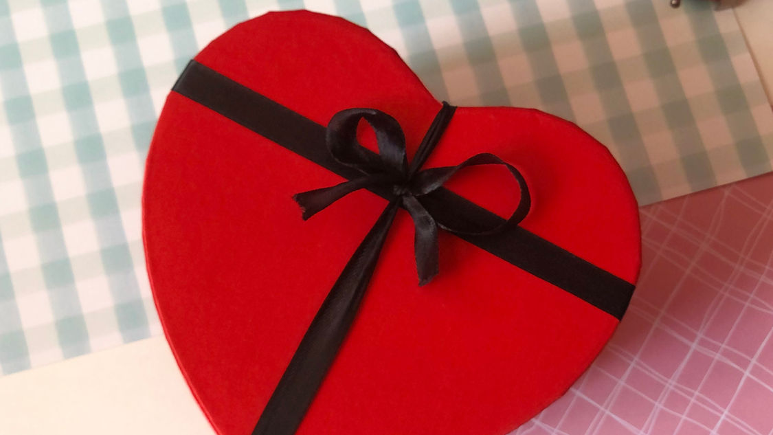 10 Pop up cubes in heart box